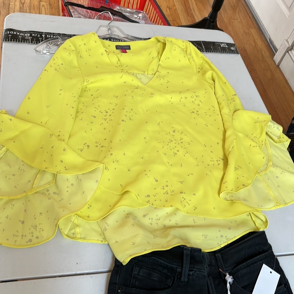 Vince Camuto size XXS yellow print v-neck silky blouse 3/4 bell sleeve - Picture 8 of 15